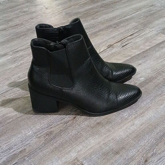 The Limited black snakeskin print zip up ankle boots  Sz 8 EUC - Picture 5 of 8